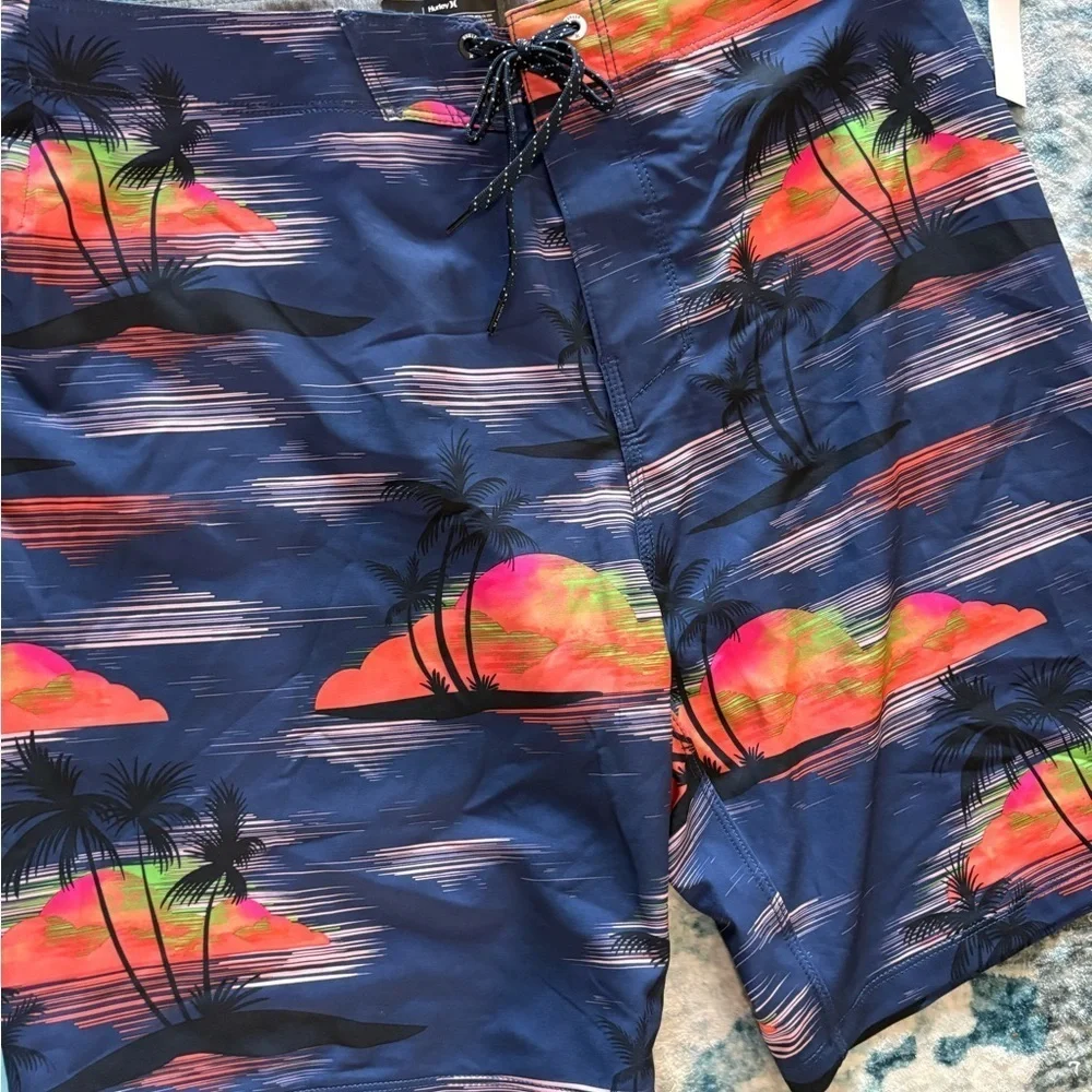 Bundle: 6 Men’s Swim Trunks. O’Neil & Hurley, assorted sizes 30-32’s. NWT!